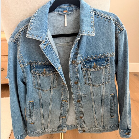 Free People Studded Denim Trucker Jacket - Oversized fit - Like new - Picture 4 of 7